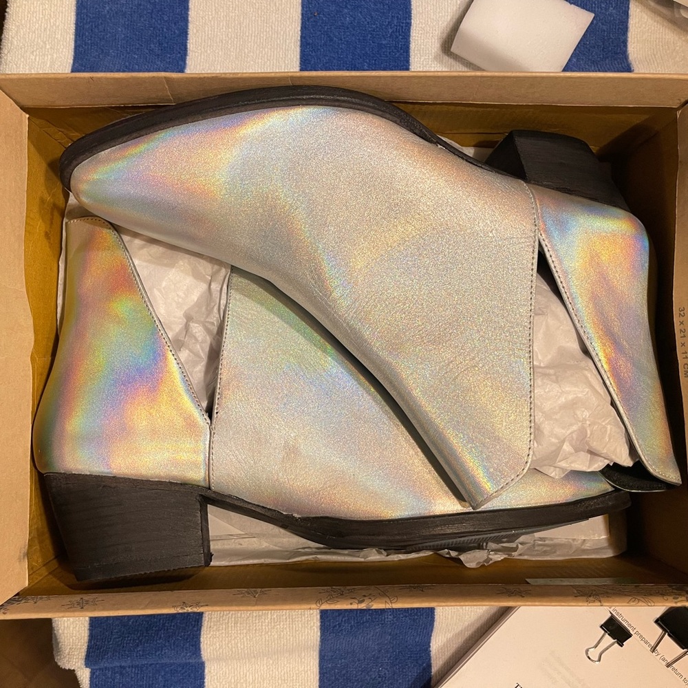 Free People Double-V Ankle Booties Metallic Silver Leather Boots Size 39, 8.5